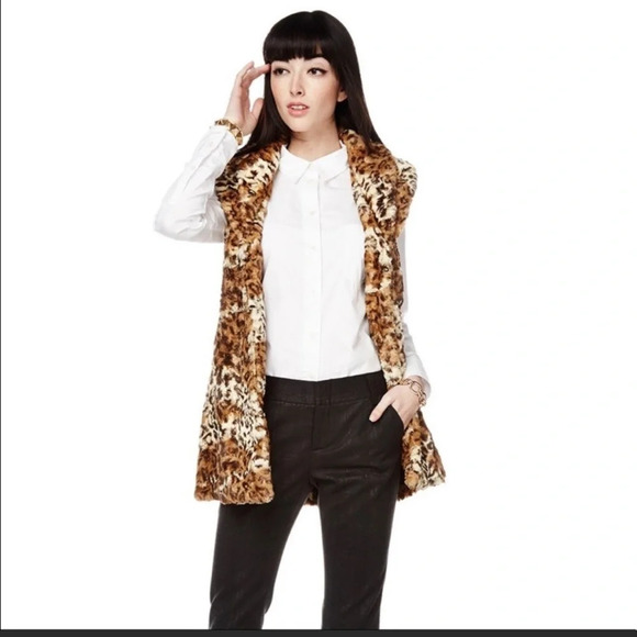 ! Alice + Olivia Faux Vegan Fur Leopard Cheetah Animal Print Sleeveless Ve… - Picture 1 of 7